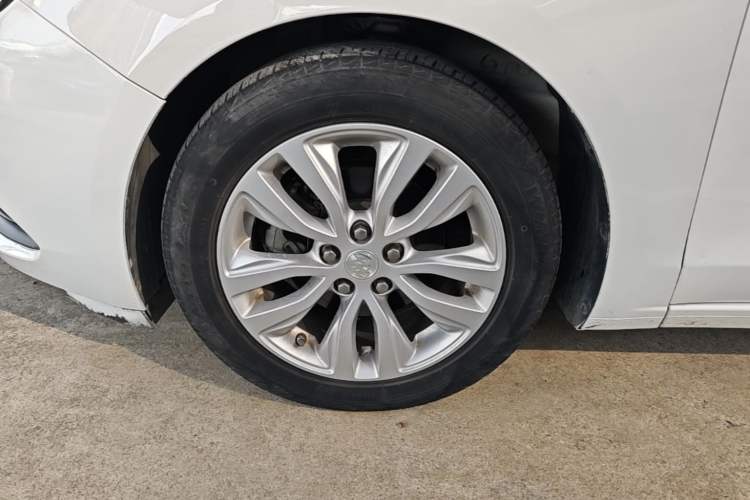 Used Buick GT 2021 Revised Version Flagship 1.5L Automatic Elite Edition Left Front Wheel Hub