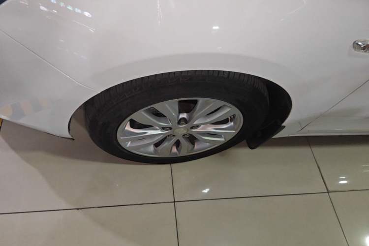 Used Buick GT 2021 Revised Version Flagship 1.5L Automatic Elite Edition Left Front Wheel Hub