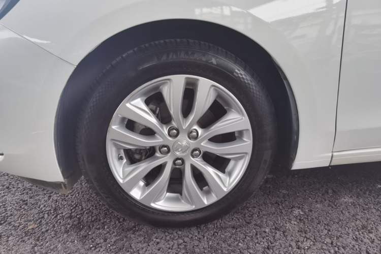 Used Buick GT 2021 Revised Version Flagship 1.5L Automatic Elite Edition Left Front Wheel Hub
