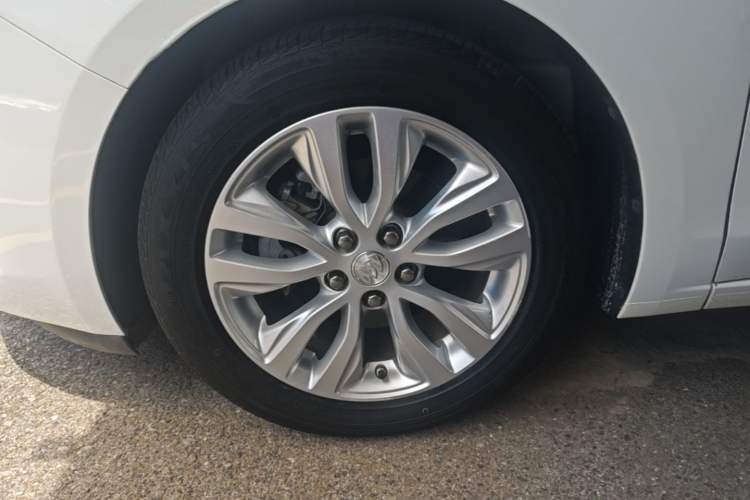 Used Buick GT 2021 Revised Version Flagship 1.5L Automatic Elite Edition Left Front Wheel Hub