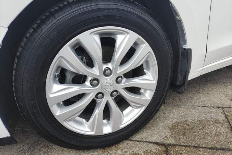 Used Buick GT 2021 Revised Version Flagship 1.5L Automatic Entry-Level Trim Left Front Wheel Hub