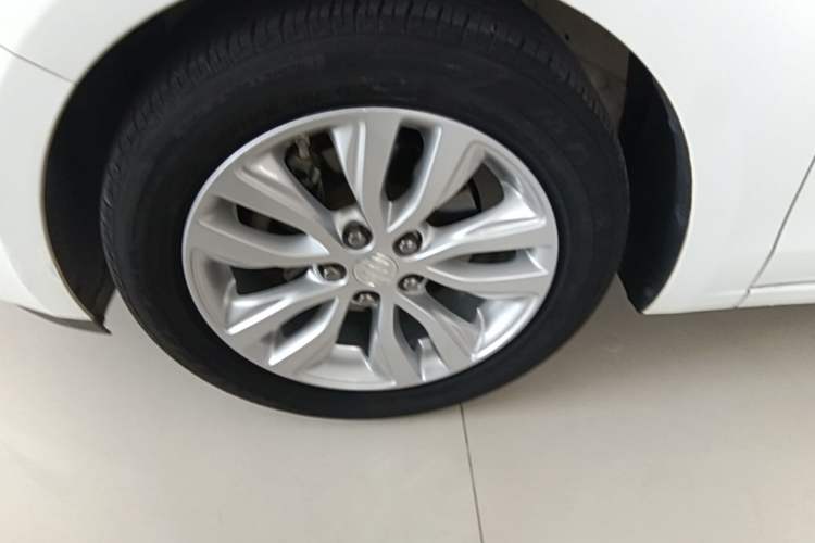 Used Buick GT 2021 Exemplar 1.5L Automatic Elite Version Left Front Wheel Hub