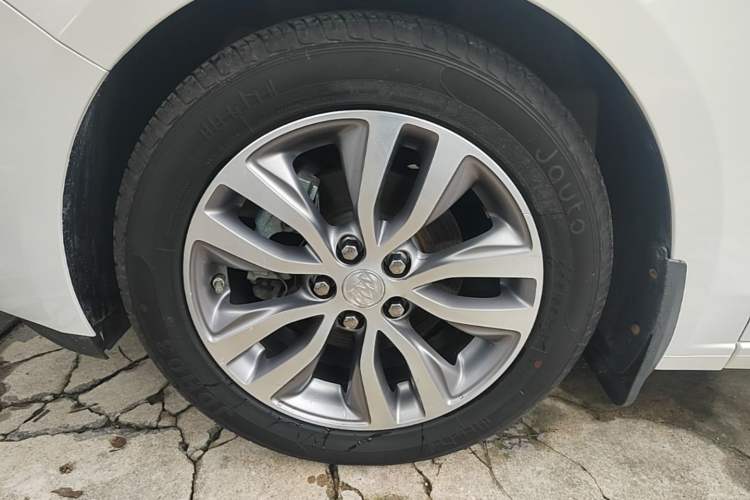 Used Buick GT 2021 Revised Version 1.3T Automatic Mild Hybrid Elite Edition Left Front Wheel Hub