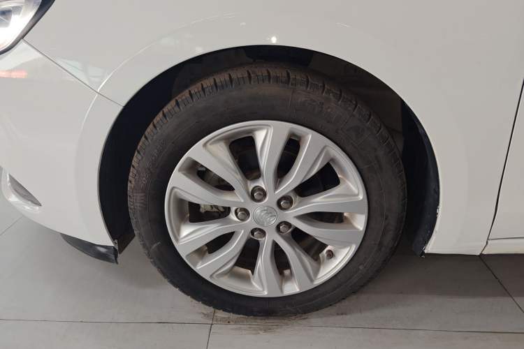 Used Buick GT 2021 Revised Version Flagship 1.5L Automatic Elite Edition Left Front Wheel Hub