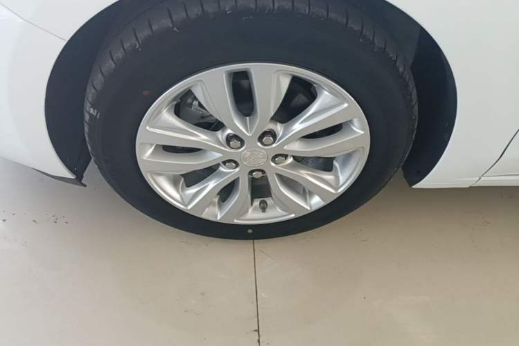 Used Buick GT 2021 Revised Version Flagship 1.5L Automatic Entry-Level Trim Left Front Wheel Hub
