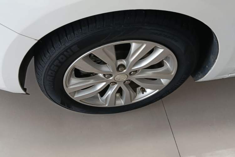 Used Buick GT 2021 Revised Version Flagship 1.5L Automatic Elite Edition Left Front Wheel Hub