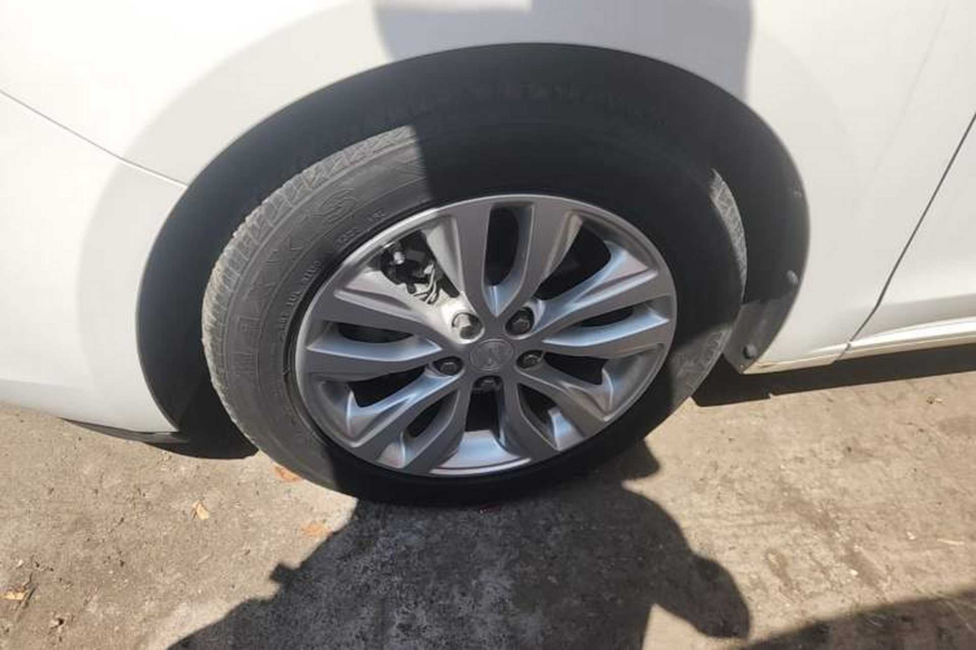 Used Buick GT 2021 Revised Version Flagship 1.5L Automatic Elite Edition Left Front Wheel Hub