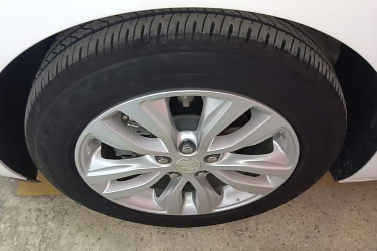 Used Buick GT 2021 Revised Version Flagship 1.5L Automatic Elite Edition Left Front Wheel Hub