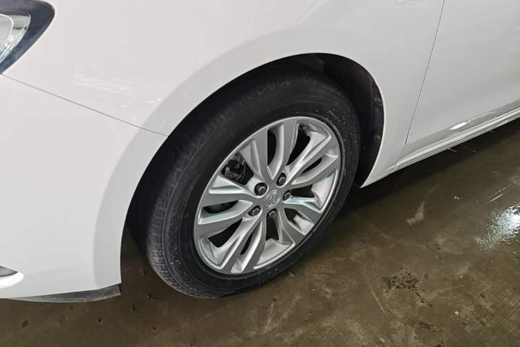 Used Buick GT 2021 Revised Version Flagship 1.5L Automatic Elite Edition Left Front Wheel Hub