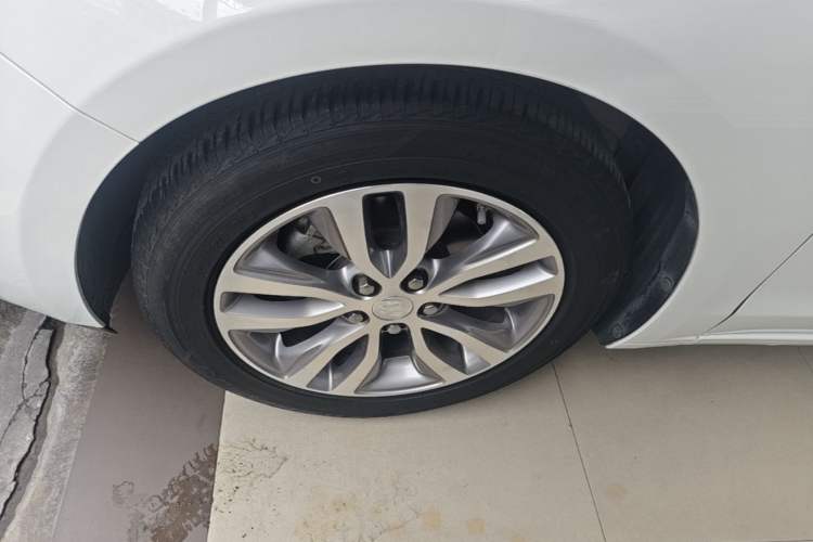Used Buick GT 2021 Revised Version 1.3T Automatic Mild Hybrid Elite Edition Left Front Wheel Hub