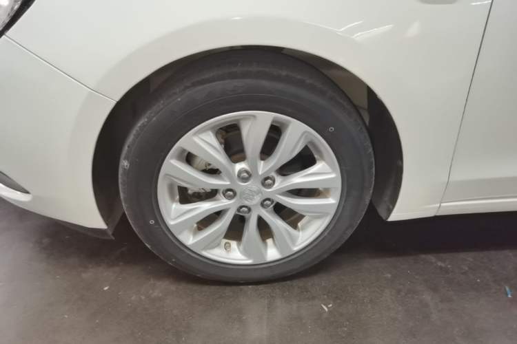 Used Buick GT 2021 Revised Version Flagship 1.5L Automatic Elite Edition Left Front Wheel Hub