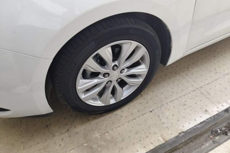 Used Buick GT 2021 Revised Version Flagship 1.5L Automatic Entry-Level Trim Left Front Wheel Hub