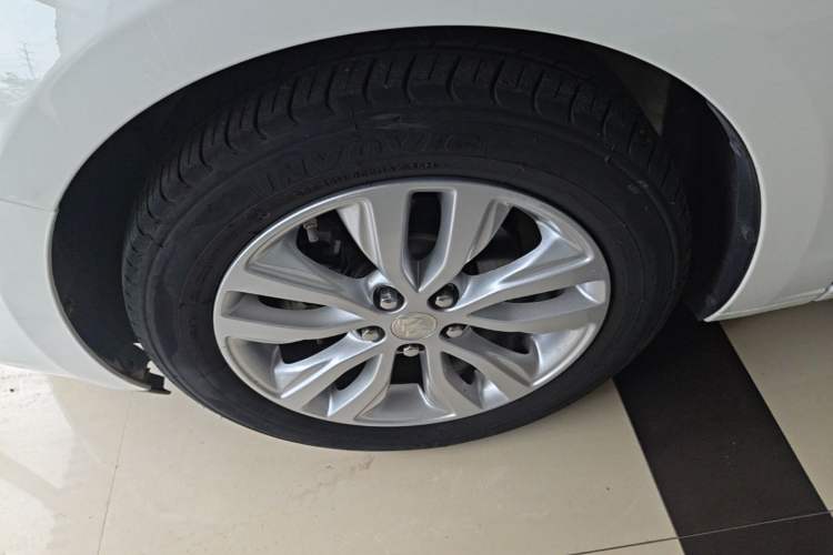 Used Buick GT 2021 Revised Version Flagship 1.5L Automatic Entry-Level Trim Left Front Wheel Hub