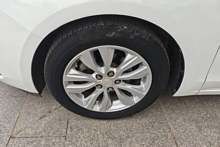 Used Buick GT 2021 Revised Version Flagship 1.5L Automatic Elite Edition Left Front Wheel Hub