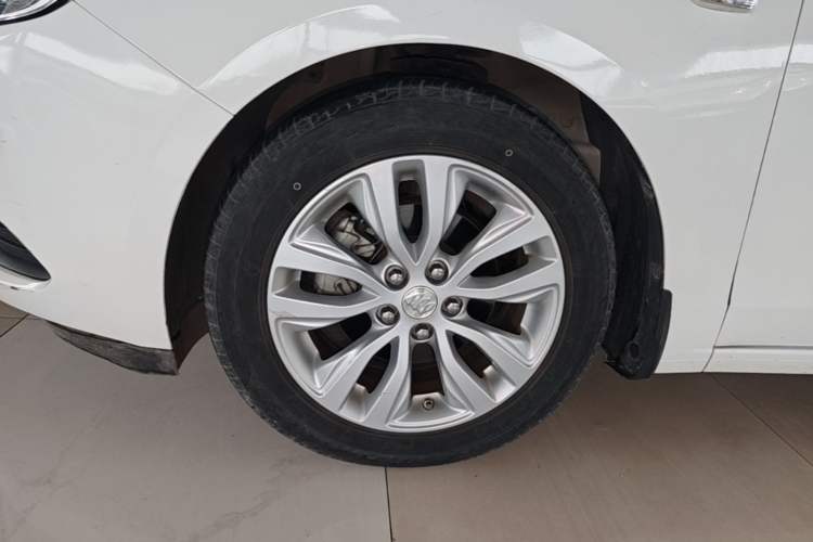 Used Buick GT 2021 Revised Version Flagship 1.5L Automatic Elite Edition Left Front Wheel Hub