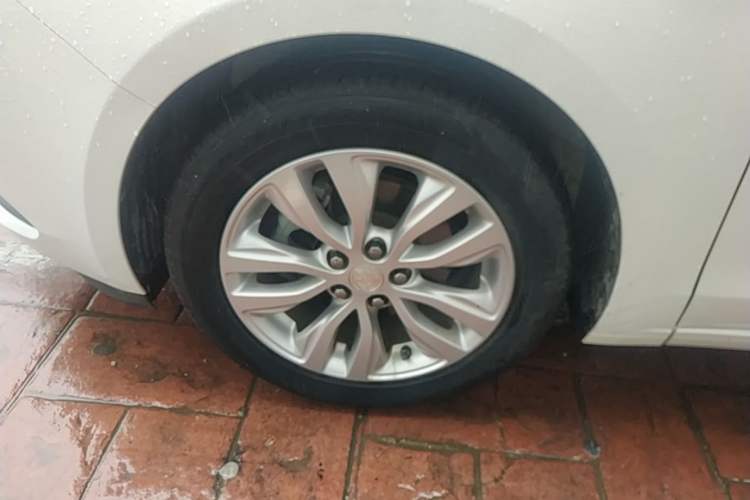 Used Buick GT 2021 Revised Version Flagship 1.5L Automatic Elite Edition Left Front Wheel Hub