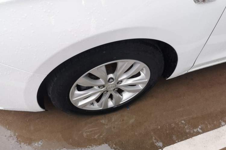 Used Buick GT 2021 Revised Version Flagship 1.5L Automatic Elite Edition Left Front Wheel Hub