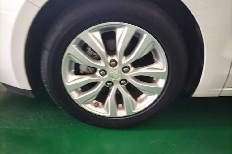 Used Buick GT 2021 Revised Version Flagship 1.5L Automatic Elite Edition Left Front Wheel Hub
