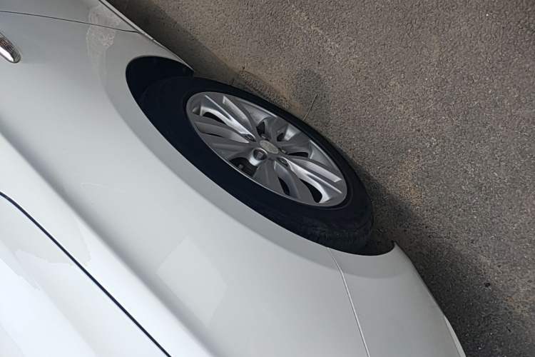 Used Buick GT 2021 Revised Version Flagship 1.5L Automatic Elite Edition Left Front Wheel Hub