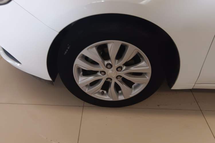 Used Buick GT 2021 Revised Version Flagship 1.5L Automatic Elite Edition Left Front Wheel Hub