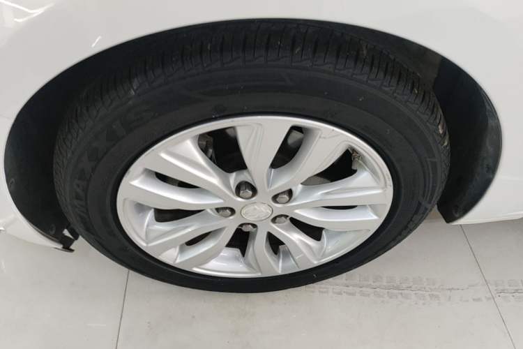 Used Buick GT 2021 Revised Version Flagship 1.5L Automatic Elite Edition Left Front Wheel Hub