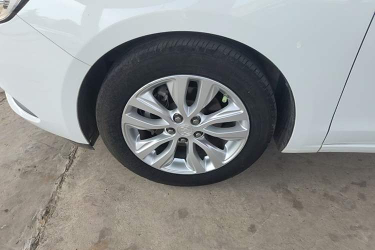 Used Buick GT 2021 Revised Version Flagship 1.5L Automatic Elite Edition Left Front Wheel Hub