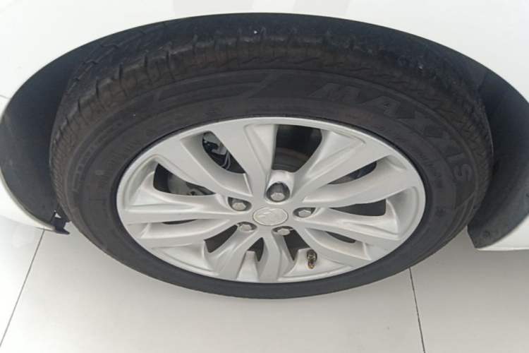 Used Buick GT  Left Front Wheel Hub