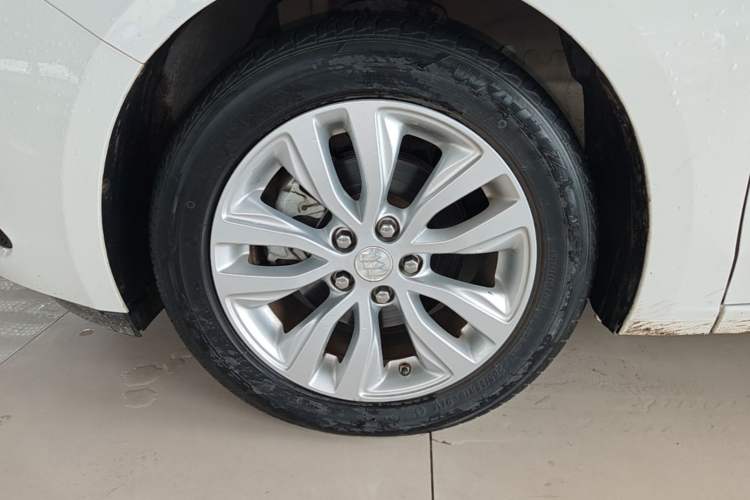 Used Buick GT 2021 Revised Version Flagship 1.5L Automatic Entry-Level Trim Left Front Wheel Hub