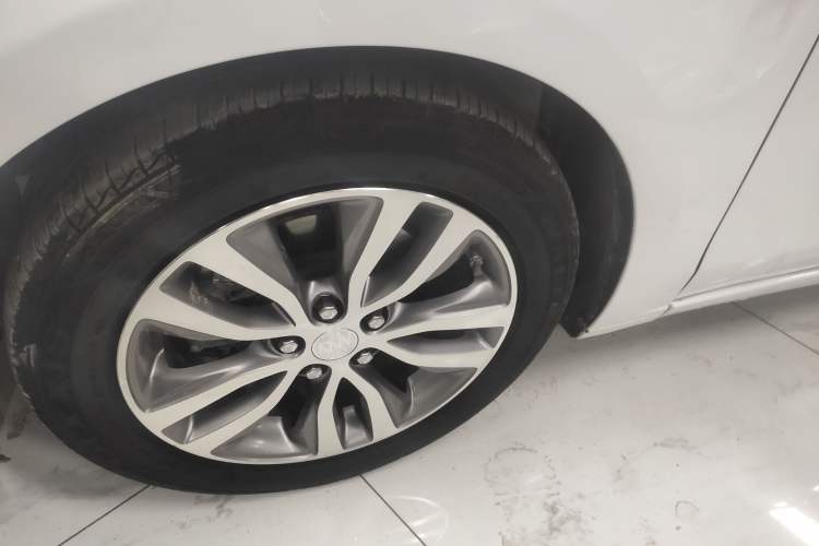 Used Buick GT 2021 Revised Version 1.3T Automatic Mild Hybrid Elite Edition Left Front Wheel Hub
