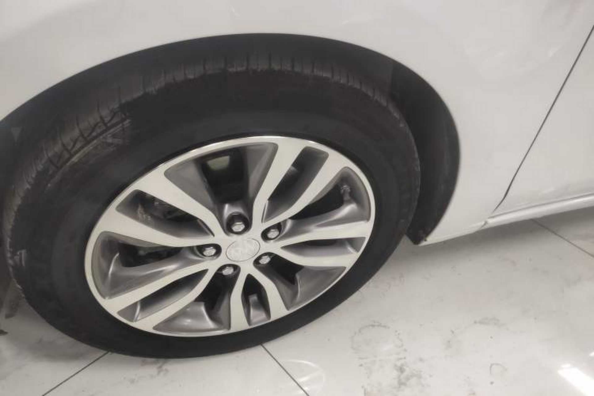 Used Buick GT 2021 Revised Version 1.3T Automatic Mild Hybrid Elite Edition Left Front Wheel Hub