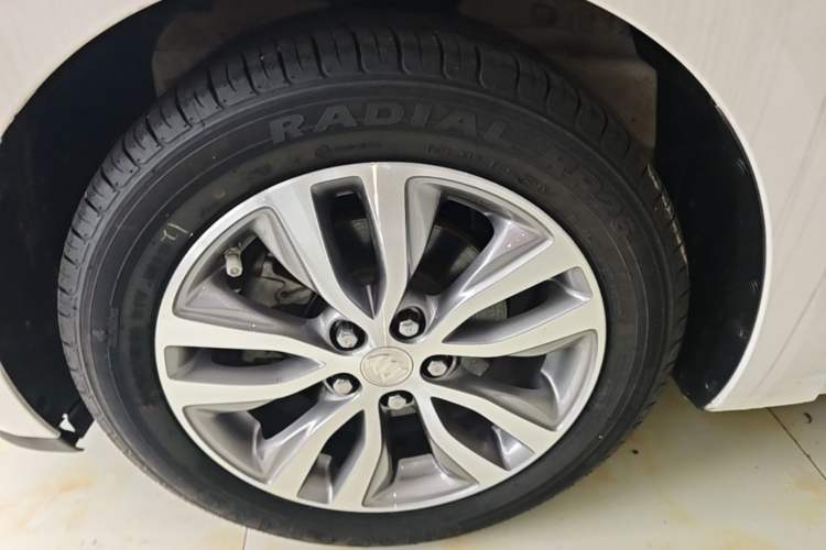 Used Buick GT 2021 1.3T Automatic Mild Hybrid Elite Version Left Front Wheel Hub