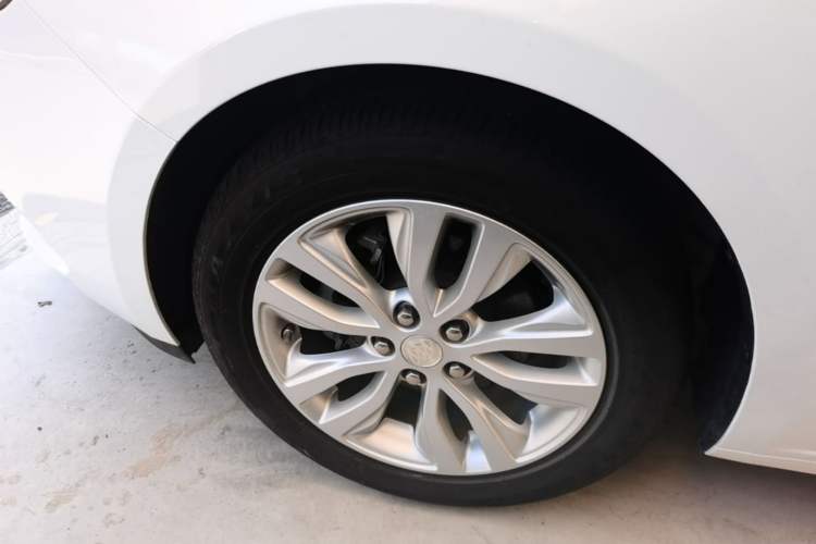 Used Buick GT 2021 Revised Version Flagship 1.5L Automatic Elite Edition Left Front Wheel Hub