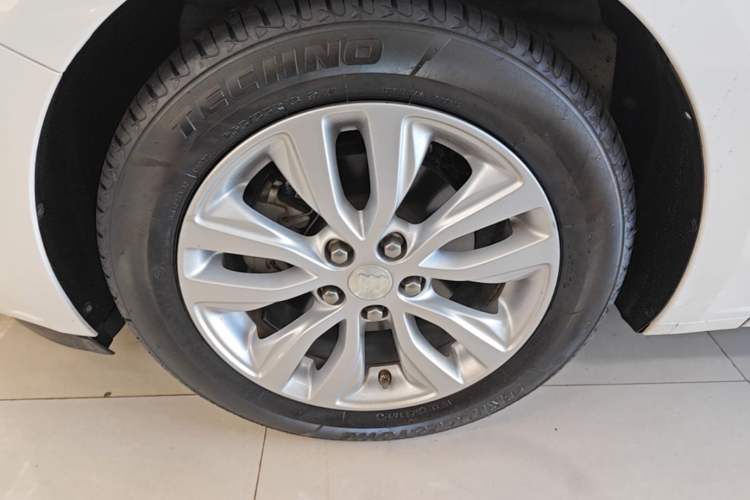 Used Buick GT 2021 Revised Version Flagship 1.5L Automatic Elite Edition Left Front Wheel Hub