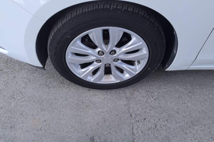 Used Buick GT 2021 Revised Version Flagship 1.5L Automatic Elite Edition Left Front Wheel Hub