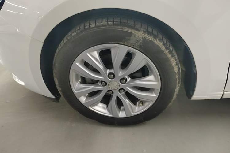 Used Buick GT 2021 Revised Version Flagship 1.5L Automatic Elite Edition Left Front Wheel Hub