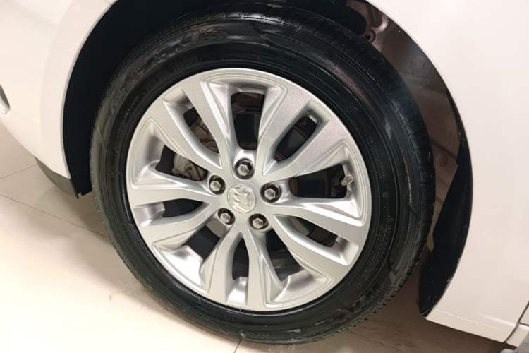 Used Buick GT 2021 Revised Version Flagship 1.5L Automatic Entry-Level Trim Left Front Wheel Hub
