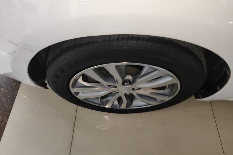 Used Buick GT 2021 Revised Version 1.3T Automatic Mild Hybrid Elite Edition Left Front Wheel Hub