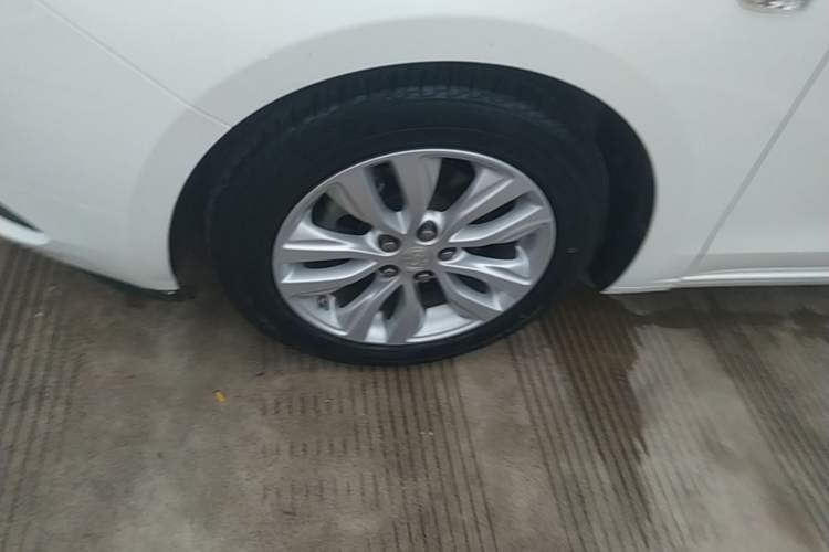 Used Buick GT 2021 Revised Version Flagship 1.5L Automatic Elite Edition Left Front Wheel Hub