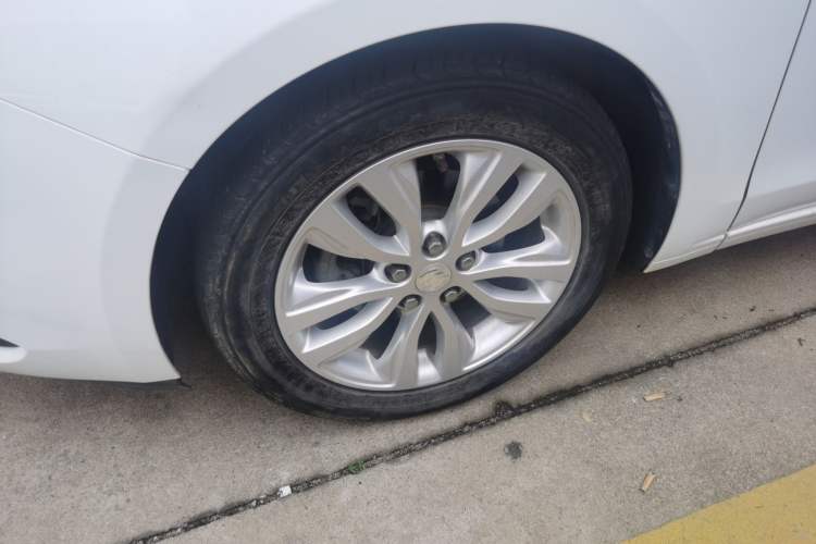 Used Buick GT 2021 Revised Version Flagship 1.5L Automatic Elite Edition Left Front Wheel Hub