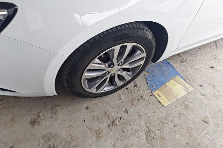 Used Buick GT 2021 Revised Version 1.3T Automatic Mild Hybrid Elite Edition Left Front Wheel Hub