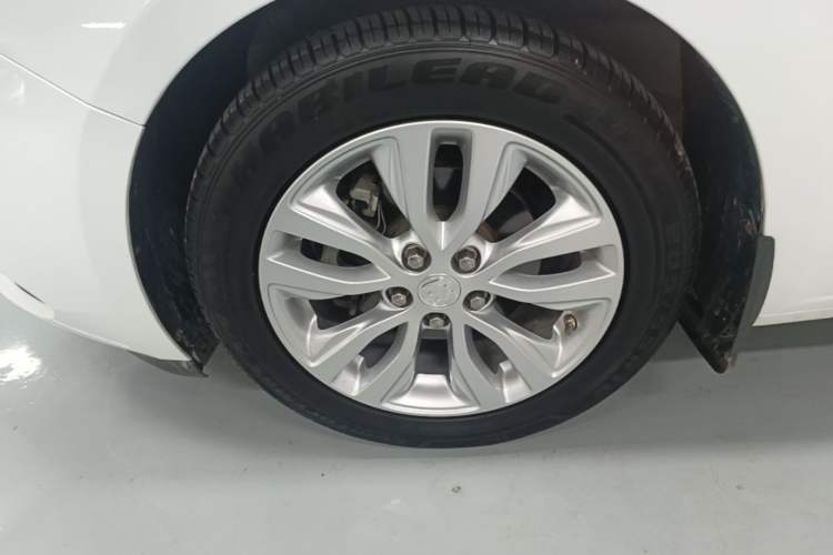 Used Buick GT 2021 Exemplar 1.5L Automatic Elite Version Left Front Wheel Hub