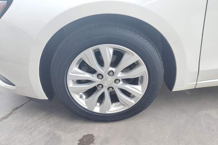 Used Buick GT 2021 Revised Version Flagship 1.5L Automatic Elite Edition Left Front Wheel Hub