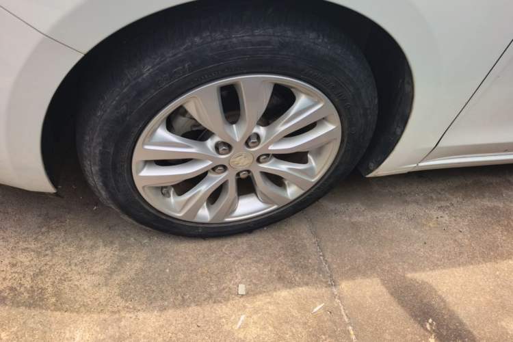 Used Buick GT 2021 Revised Version Flagship 1.5L Automatic Elite Edition Left Front Wheel Hub