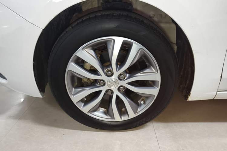 Used Buick GT 2021 Revised Version 1.3T Automatic Mild Hybrid Elite Edition Left Front Wheel Hub
