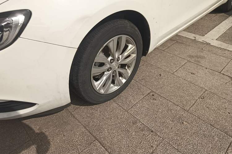 Used Buick GT 2021 Revised Version Flagship 1.5L Automatic Elite Edition Left Front Wheel Hub