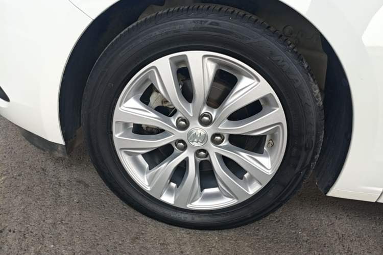 Used Buick GT 2021 Revised Version Flagship 1.5L Automatic Elite Edition Left Front Wheel Hub