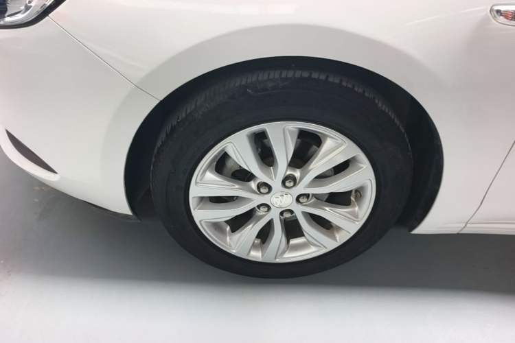 Used Buick GT 2021 Revised Version Flagship 1.5L Automatic Elite Edition Left Front Wheel Hub