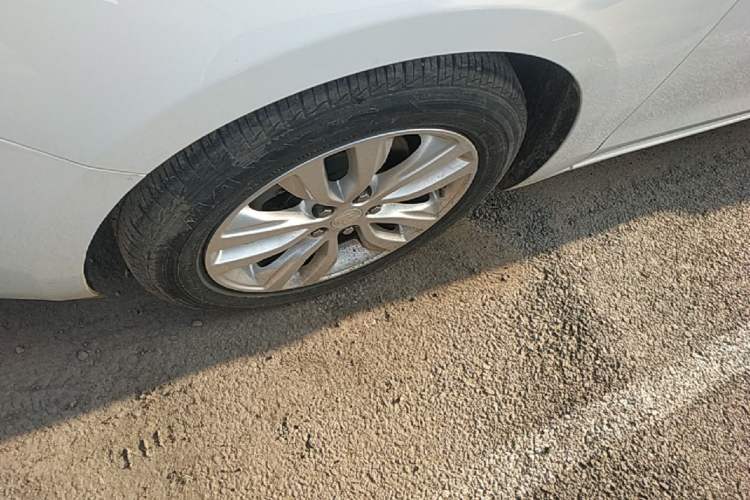Used Buick GT 2021 Revised Version Flagship 1.5L Automatic Entry-Level Trim Left Front Wheel Hub
