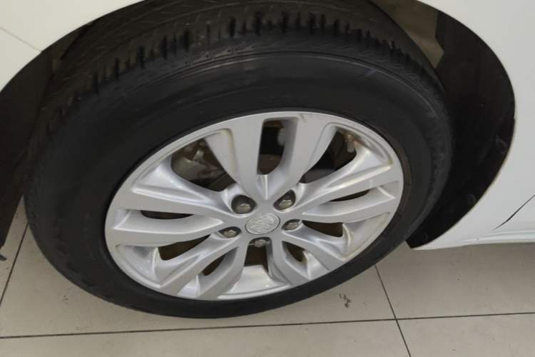 Used Buick GT 2021 Revised Version Flagship 1.5L Automatic Elite Edition Left Front Wheel Hub