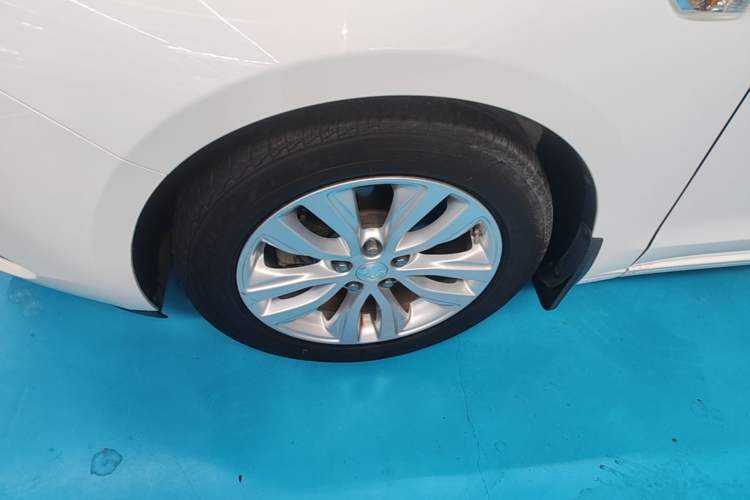 Used Buick GT 2021 Revised Version Flagship 1.5L Automatic Elite Edition Left Front Wheel Hub